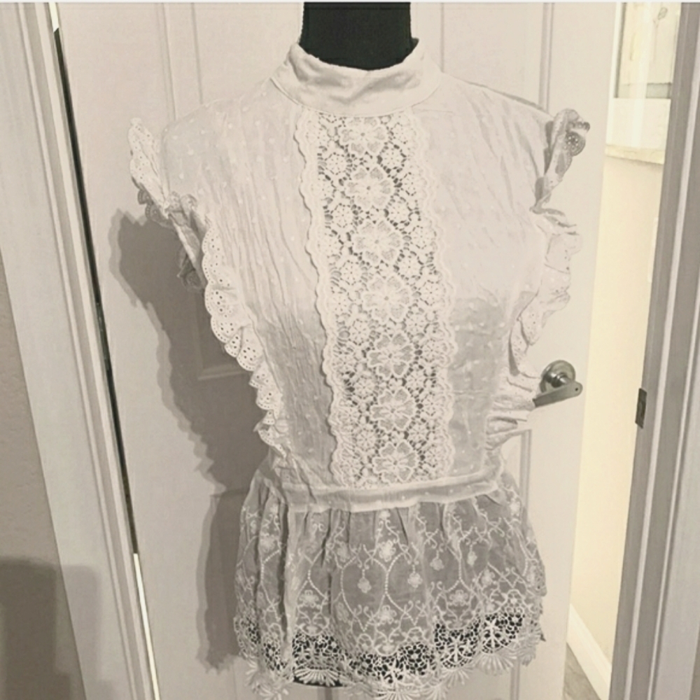 Kultivate Romantic High-neck White Lace Sleeveless Open Back Boho Blouse Size L